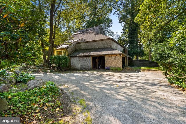 2215 GRUBBS MILL RD, Berwyn, PA 19312