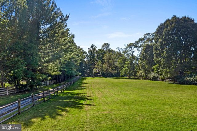 2215 GRUBBS MILL RD, Berwyn, PA 19312