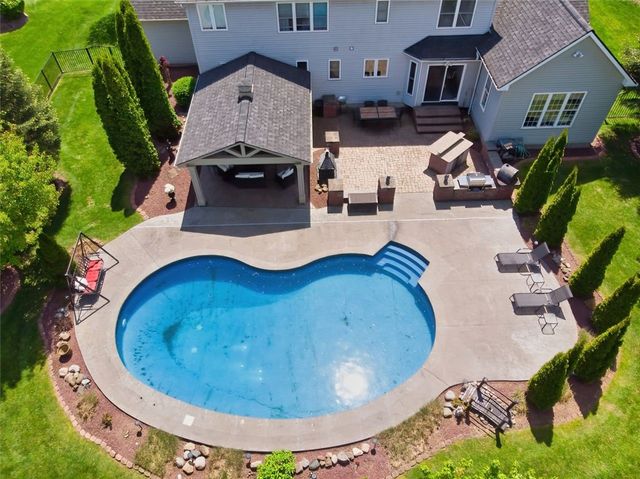 746 Hailey Dr, Webster, NY 14580