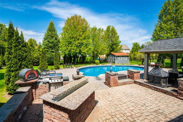 746 Hailey Dr, Webster, NY 14580