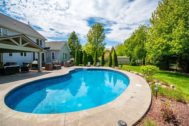 746 Hailey Dr, Webster, NY 14580