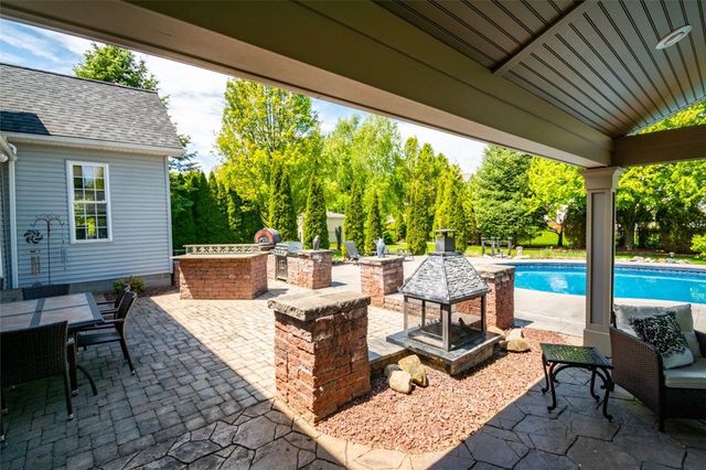 746 Hailey Dr, Webster, NY 14580
