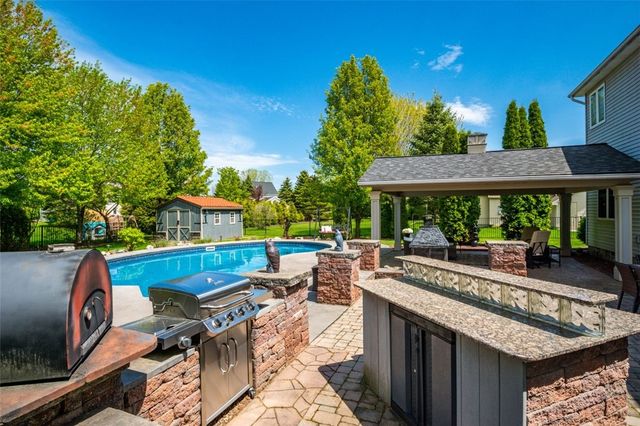 746 Hailey Dr, Webster, NY 14580