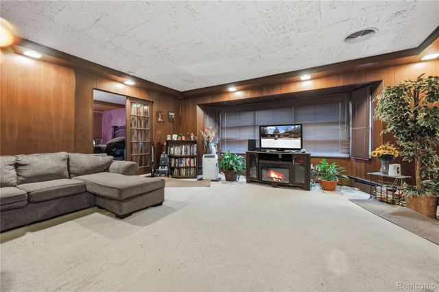 24125 Martha Washington Drive, Southfield, MI 48075