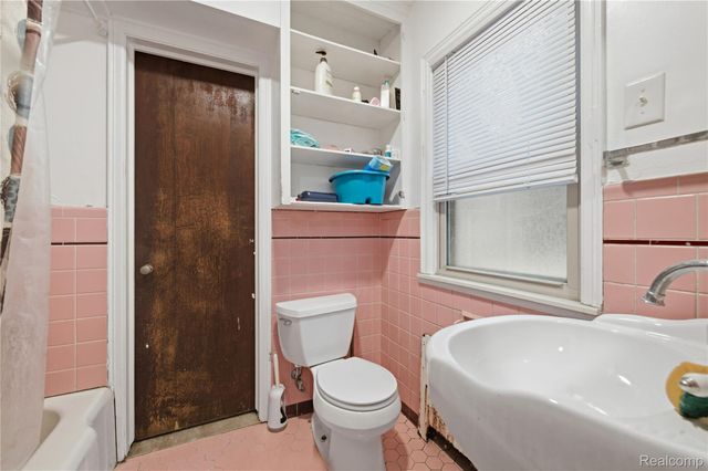 24125 Martha Washington Drive, Southfield, MI 48075