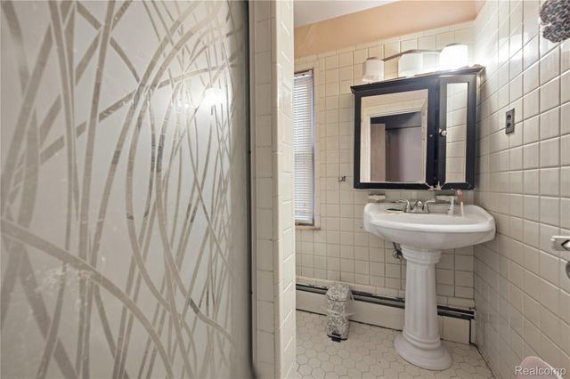 24125 Martha Washington Drive, Southfield, MI 48075