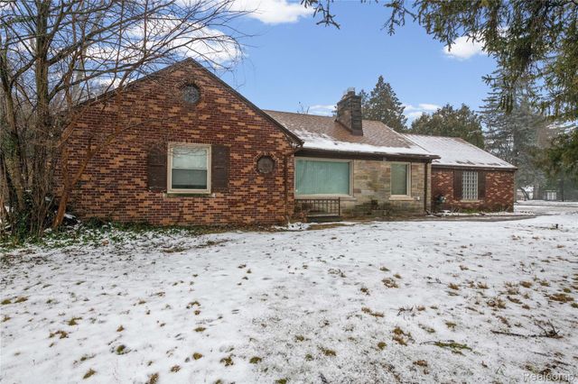 24125 Martha Washington Drive, Southfield, MI 48075