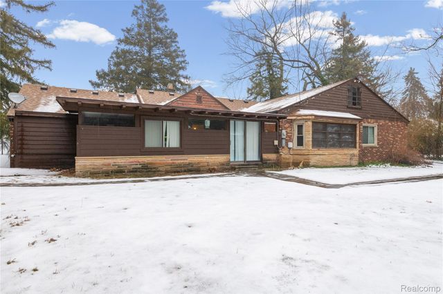 24125 Martha Washington Drive, Southfield, MI 48075