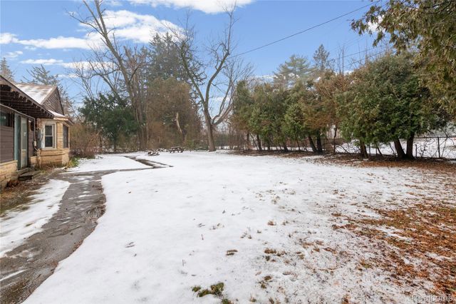 24125 Martha Washington Drive, Southfield, MI 48075