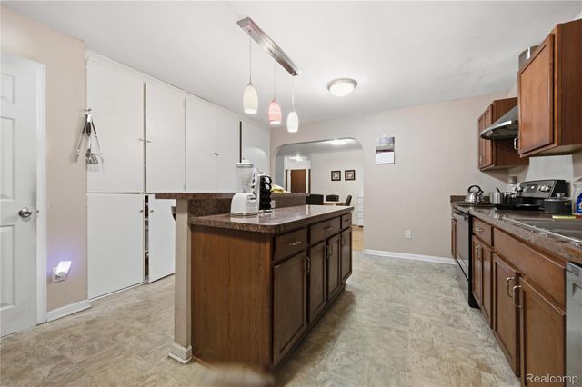 24125 Martha Washington Drive, Southfield, MI 48075