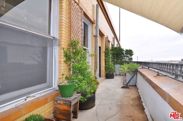 215 W 7th Street 1404, Los Angeles, CA 90014
