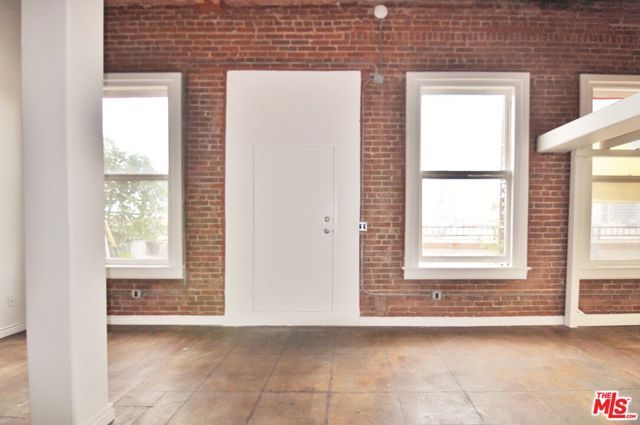 215 W 7th Street 1404, Los Angeles, CA 90014