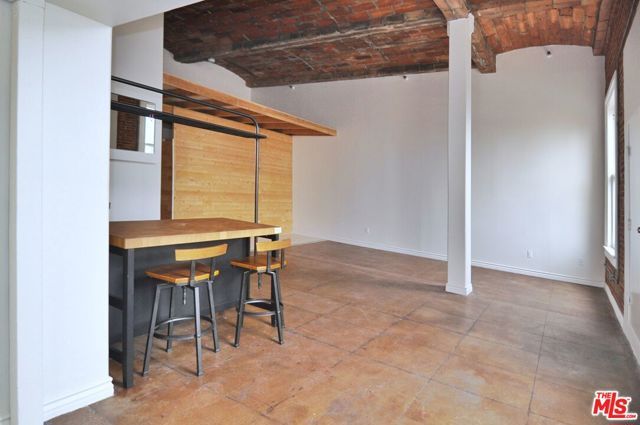215 W 7th Street 1404, Los Angeles, CA 90014