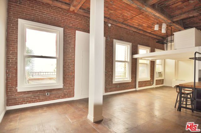 215 W 7th Street 1404, Los Angeles, CA 90014