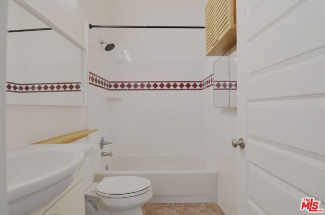 215 W 7th Street 1404, Los Angeles, CA 90014