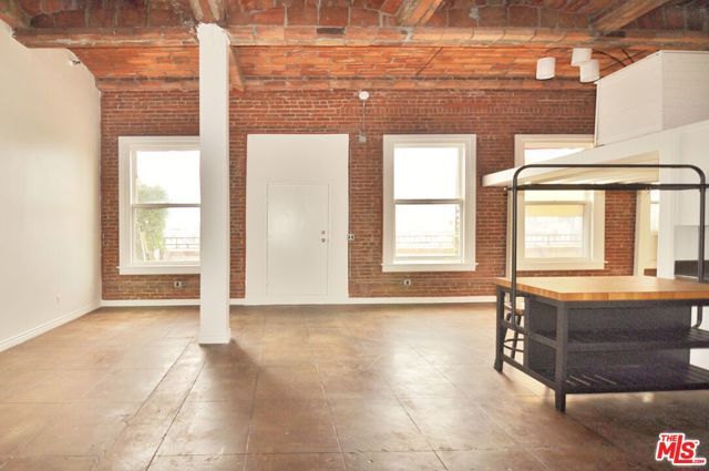 215 W 7th Street 1404, Los Angeles, CA 90014