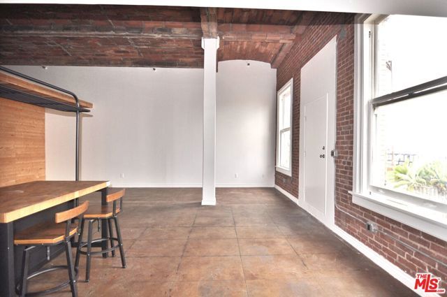 215 W 7th Street 1404, Los Angeles, CA 90014