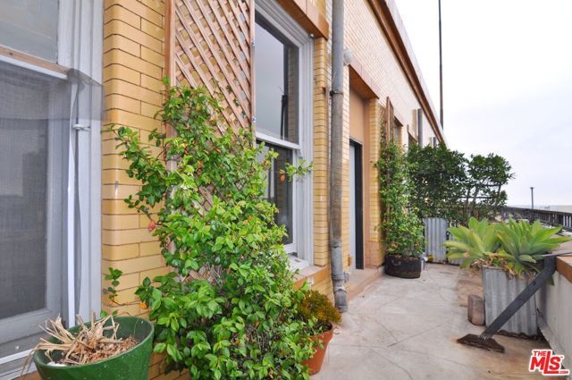 215 W 7th Street 1404, Los Angeles, CA 90014