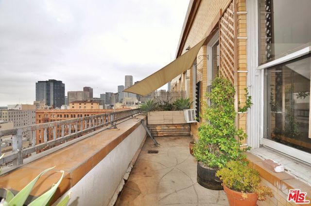215 W 7th Street 1404, Los Angeles, CA 90014