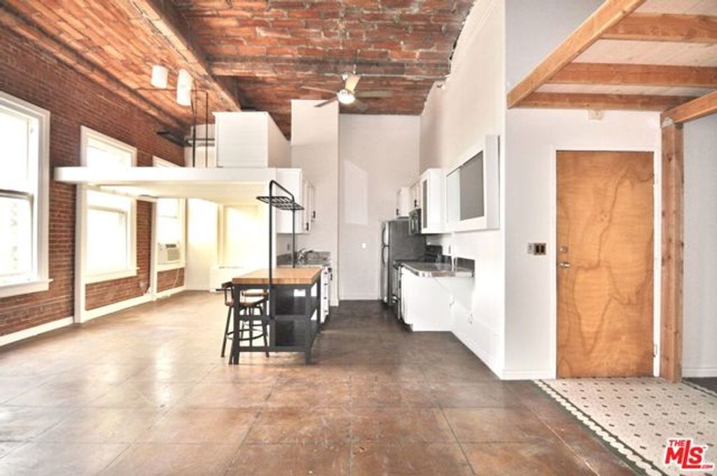 215 W 7th Street 1404, Los Angeles, CA 90014