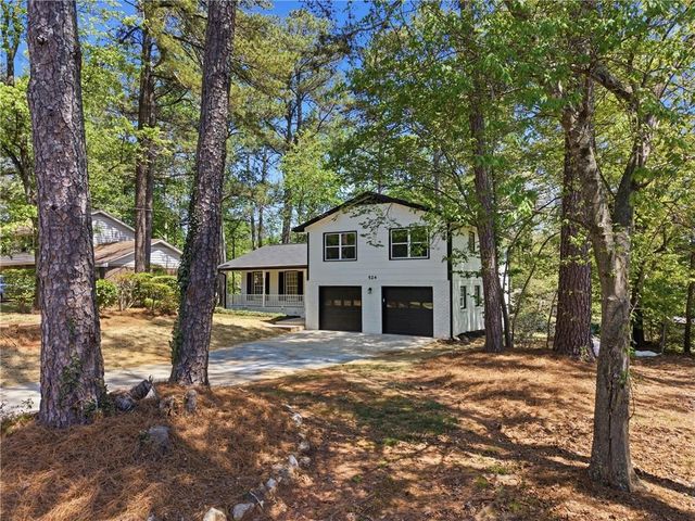 524 Fond Du Lac Drive, Stone Mountain, GA 30088