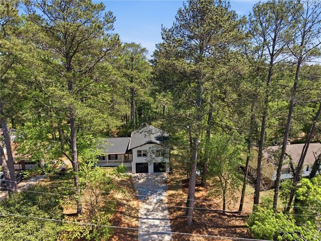 524 Fond Du Lac Drive, Stone Mountain, GA 30088