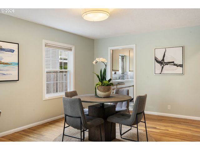 5220 Ne SKIDMORE St, Portland, OR 97218