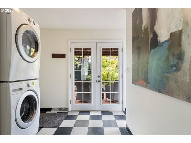 5220 Ne SKIDMORE St, Portland, OR 97218
