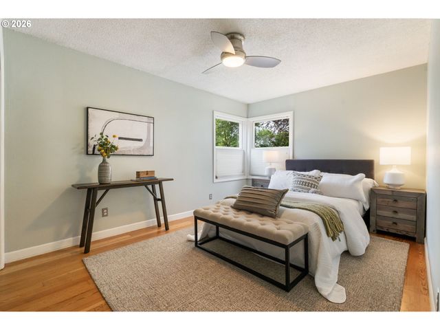 5220 Ne SKIDMORE St, Portland, OR 97218