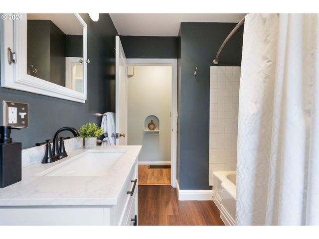 5220 Ne SKIDMORE St, Portland, OR 97218