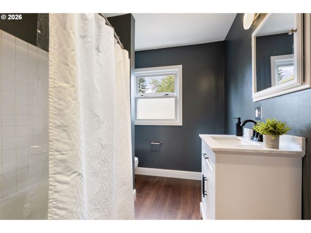 5220 Ne SKIDMORE St, Portland, OR 97218