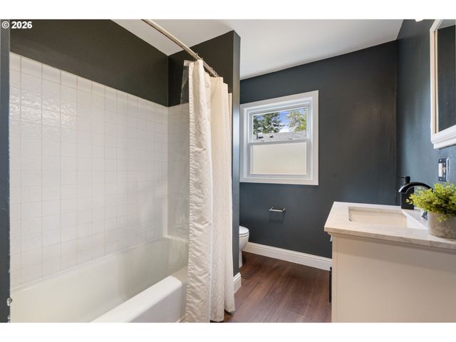 5220 Ne SKIDMORE St, Portland, OR 97218