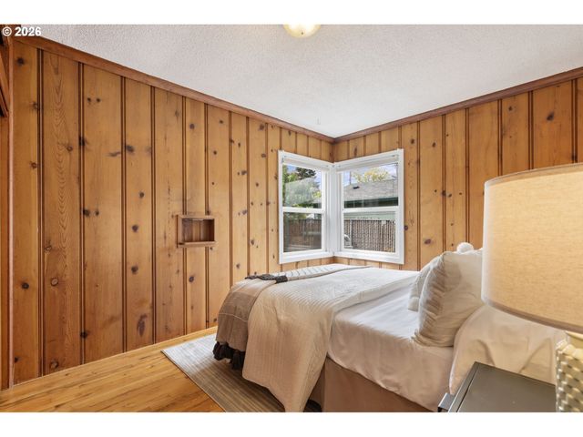 5220 Ne SKIDMORE St, Portland, OR 97218