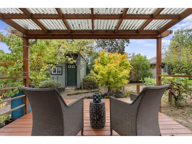 5220 Ne SKIDMORE St, Portland, OR 97218