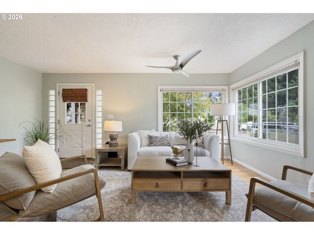 5220 Ne SKIDMORE St, Portland, OR 97218