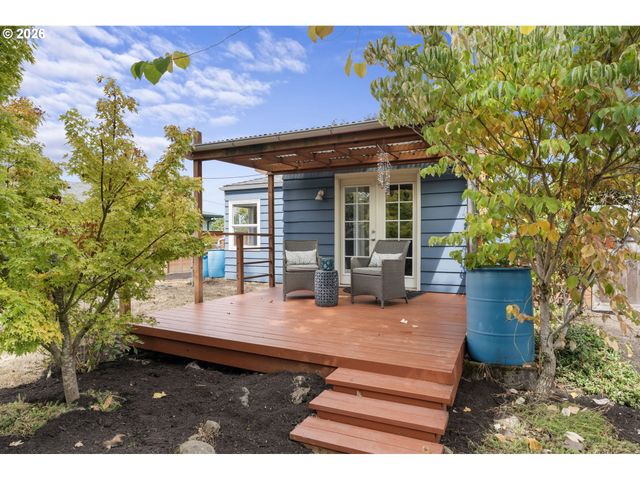5220 Ne SKIDMORE St, Portland, OR 97218