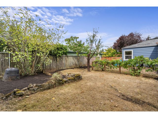 5220 Ne SKIDMORE St, Portland, OR 97218