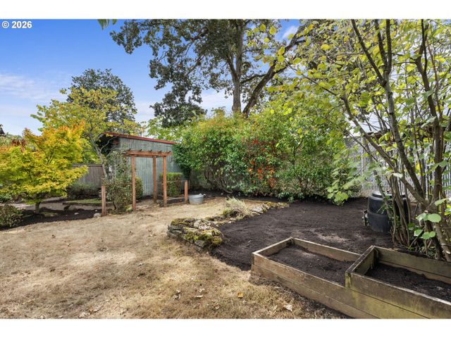 5220 Ne SKIDMORE St, Portland, OR 97218
