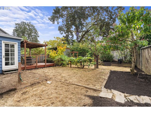 5220 Ne SKIDMORE St, Portland, OR 97218