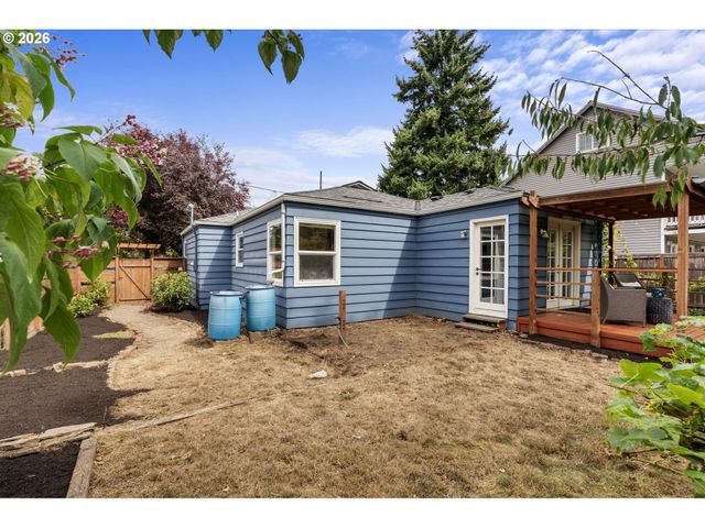 5220 Ne SKIDMORE St, Portland, OR 97218