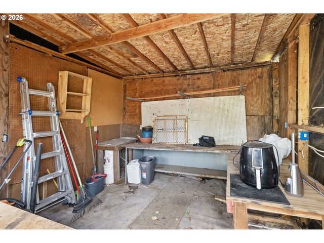5220 Ne SKIDMORE St, Portland, OR 97218