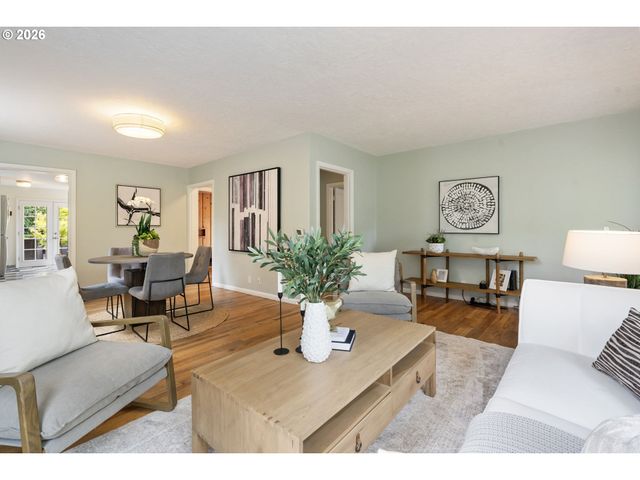 5220 Ne SKIDMORE St, Portland, OR 97218