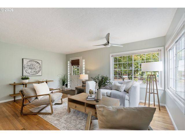 5220 Ne SKIDMORE St, Portland, OR 97218