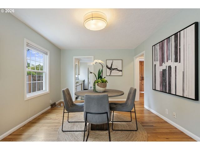 5220 Ne SKIDMORE St, Portland, OR 97218