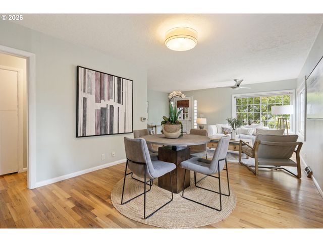 5220 Ne SKIDMORE St, Portland, OR 97218