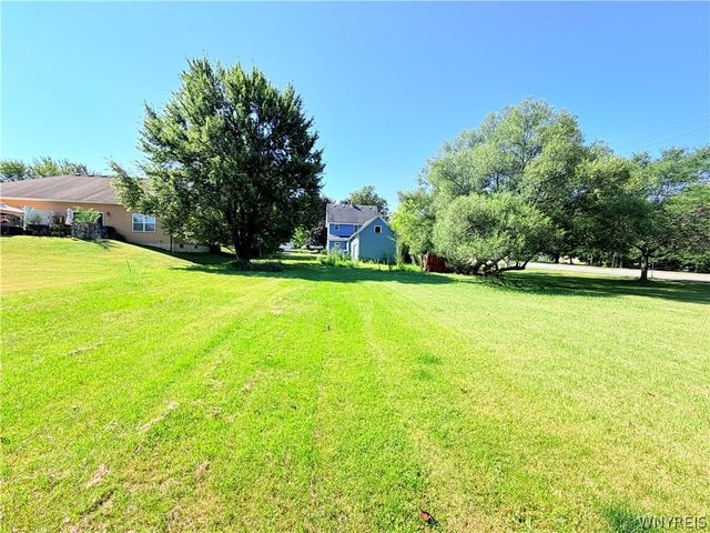 296 Reserve Road, West Seneca, NY 14224