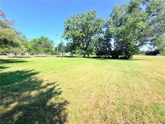 296 Reserve Road, West Seneca, NY 14224
