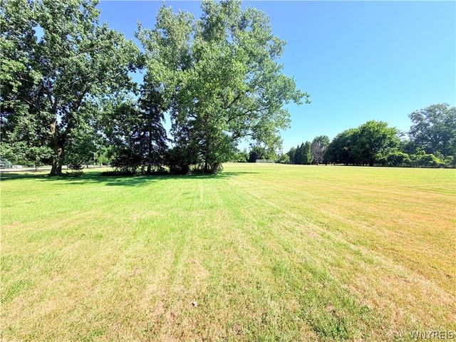 296 Reserve Road, West Seneca, NY 14224