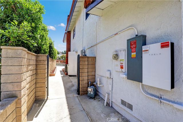 18 Old Wood Road, Pomona, CA 91766