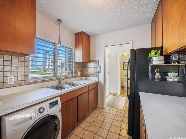 1447 Kewalo Street 502, Honolulu, HI 96822